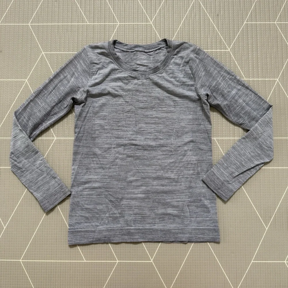 Lululemon Swiftly‎ Tech Long Sleeve Size 4 Breeze Relaxed Fit Black & White